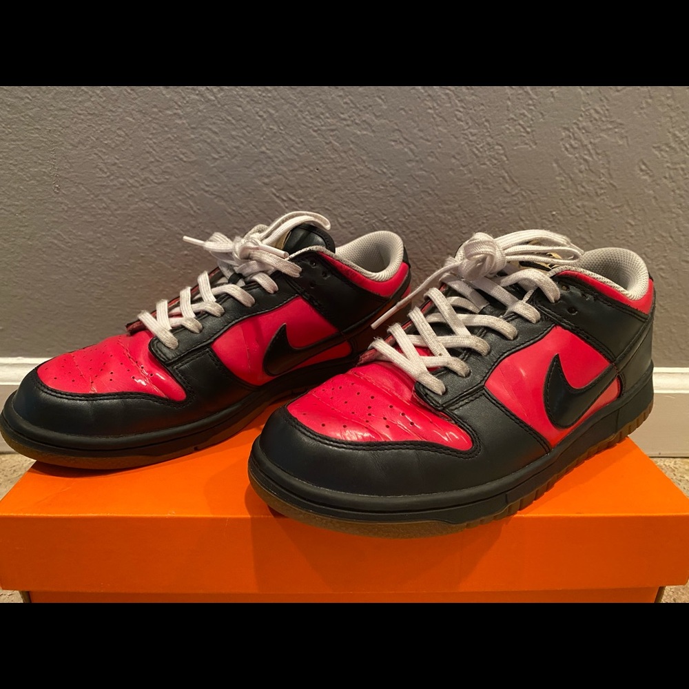 Women’s Nike Dunk Low size 9